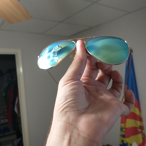 Ray Ban Mirror Lens Aviators - Picture 3 of 5